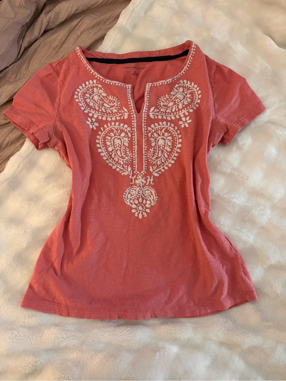 Tommy Hilfiger Coral Short-Sleeve Tee with White Embroidered Paisley